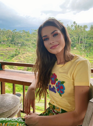 Karolina Kokesova-Miss Global 2019-Royal Court-Batik Coreta Louise-12_310x420px